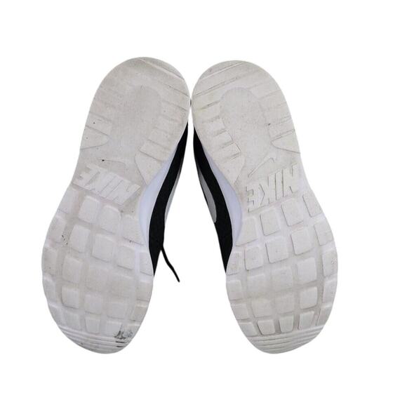 Nike Shoes Womens 9.5 Athletic Trainers Tanjun Sneakers Lifestyle Active Black - Picture 11 of 14